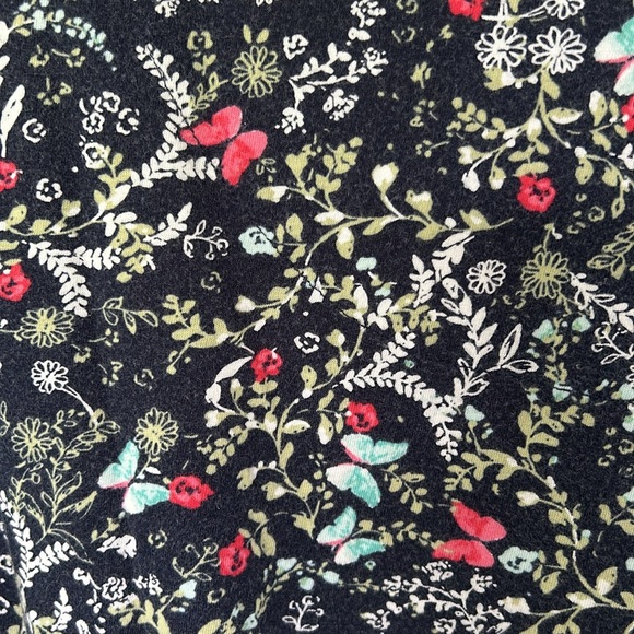 Women’s Charter Club summer top size L in floral butterfly print. Silver thread - Picture 4 of 4